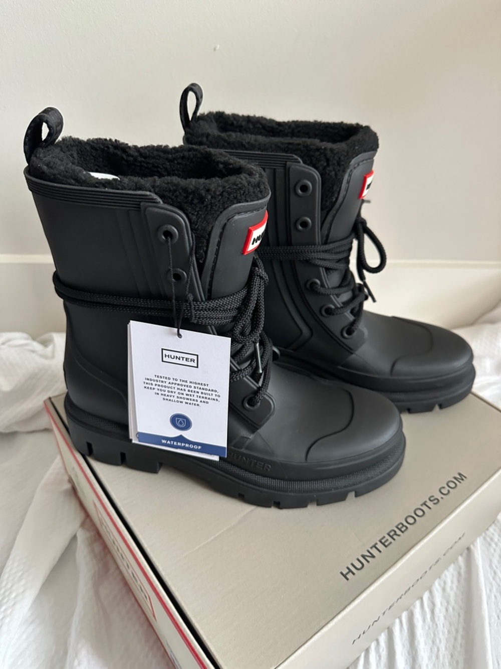 NWT Hunter ‘Diana’ Black Waterproof Boots with Black Shearling Collar — US 9